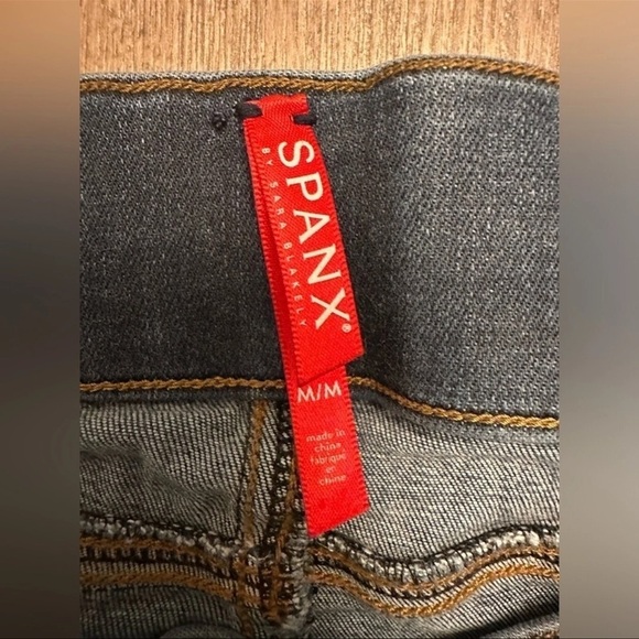 NWOT SPANX DISTRESSED ANKLE SKINNY JEANS MEDIUM WASH - Size Medium SKU:466 - Picture 11 of 16